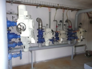 Místnost s ovládacími armaturami