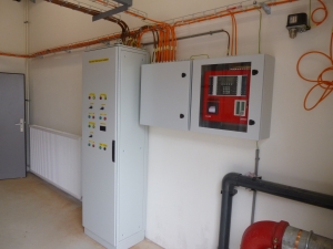 Коммутатор и центр в насосной станции пожарной воды